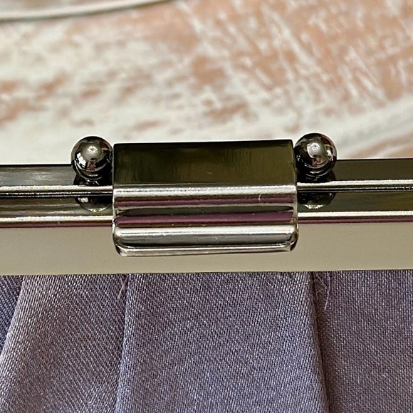 JESSICA McCLINTOCK, NWOT,GREY SATIN EVENING PURSE.CLUTCH OR CHAIN SHOULDER STRAP - Picture 3 of 8